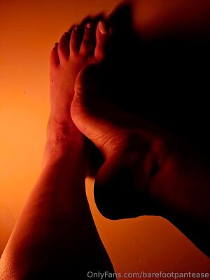 barefootpantease Nude Leaked Photo #4