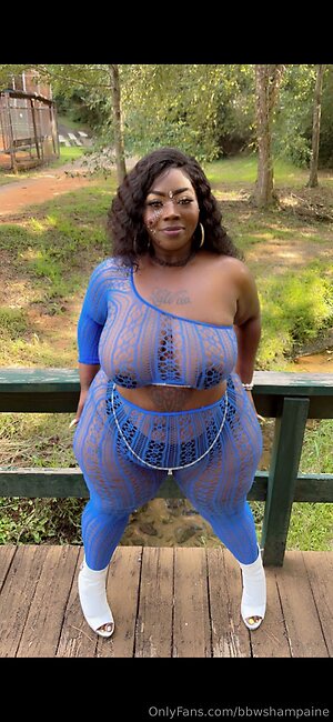 bbwshampaine Nude Leaked Photo #4