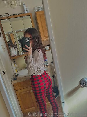 bbygirlmari 2 Nude Leaked Photo #28