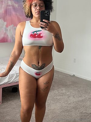 beeuzui Nude Leaked Photo #16