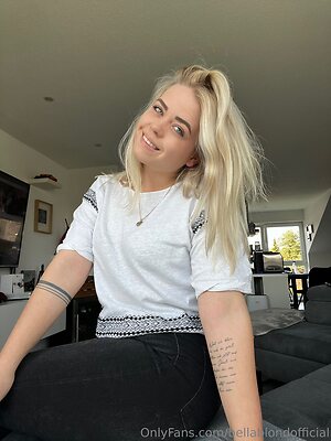 bellablondofficial Nude Leaked Photo #15