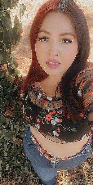 besosselena Nude Leaked Photo #15