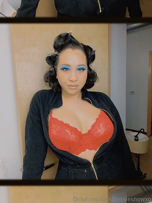 bessiesnowxo Nude Leaked Photo #5