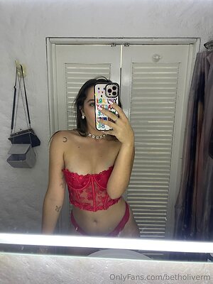 betholiverm Nude Leaked Photo #3