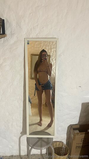 betholiverm Nude Leaked Photo #16