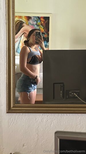 betholiverm Nude Leaked Photo #18