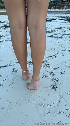 betholiverm Nude Leaked Photo #31