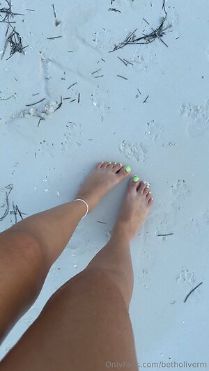 betholiverm Nude Leaked Photo #32