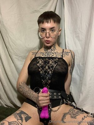 big4sstrolx Nude Leaked Photo #18