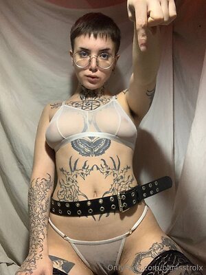 big4sstrolx Nude Leaked Photo #19