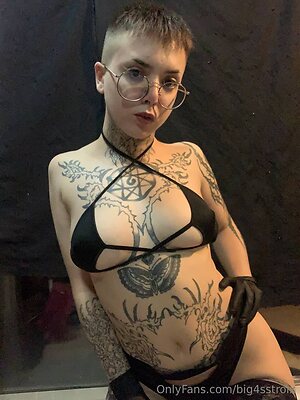 big4sstrolx Nude Leaked Photo #40