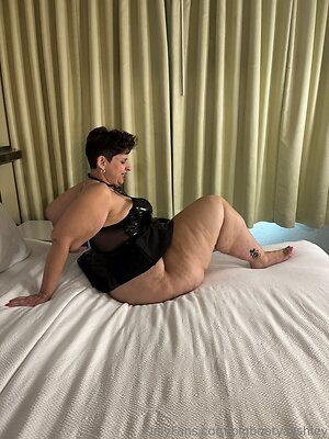 bigbootyasshley Nude Leaked Photo #2
