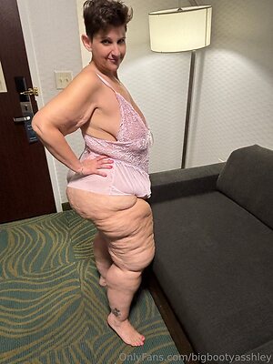 bigbootyasshley Nude Leaked Photo #33
