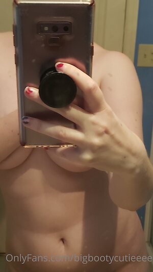 bigbootycutieeee Nude Leaked Photo #19