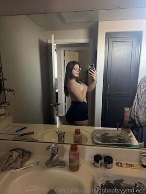 biggbootyyyjudieee Nude Leaked Photo #13