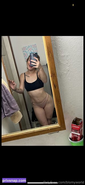 blomyworld Nude Leaked Photo #23