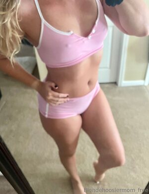 blondehoosiermom free Nude Leaked Photo #13