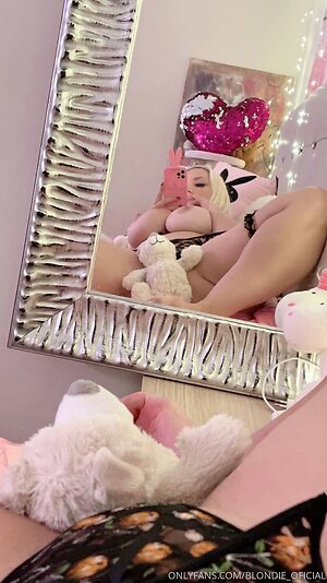 blondiefesseroficial Nude Leaked Photo #5