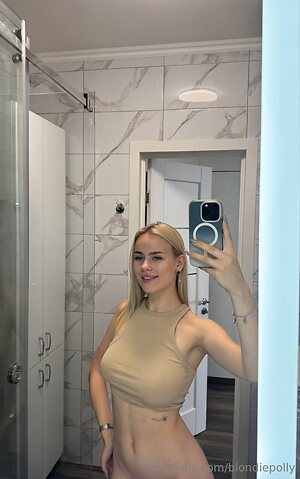 blondiepolly Nude Leaked Photo #5