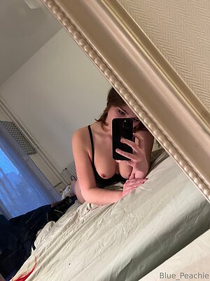 blue peachie Nude Leaked Photo #18