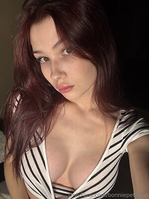 bonniepetitexo Nude Leaked Photo #25