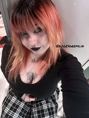 boozygremlin Nude Leaked Photo #4