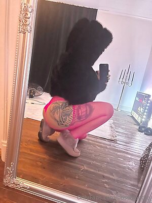bossblondie Nude Leaked Photo #19