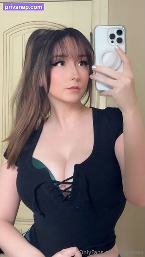 brananax Nude Leaked Photo #31