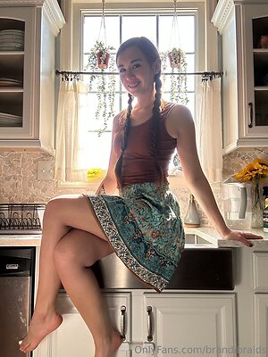 brandibraids Nude Leaked Photo #39