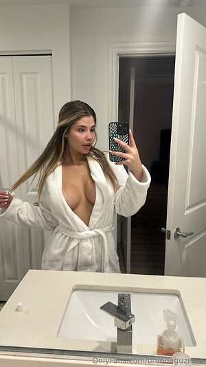 brendaguzman Nude Leaked Photo #2