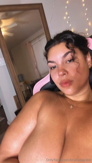 briellabardot Nude Leaked Photo #13