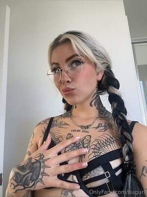 bugurl Nude Leaked Photo #18