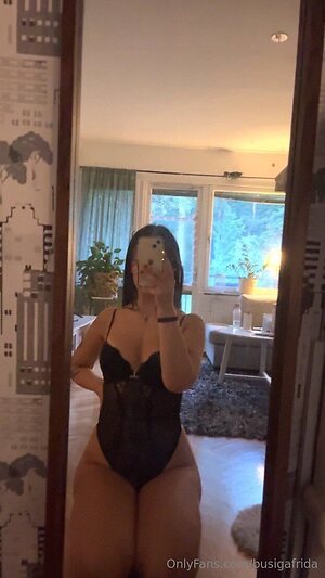 busigafrida Nude Leaked Photo #7