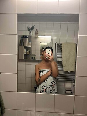 busigafrida Nude Leaked Photo #13