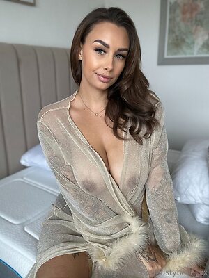 bustybelle xx Nude Leaked Photo #19