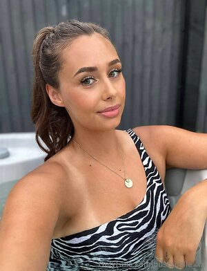 bustybelle xx Nude Leaked Photo #32