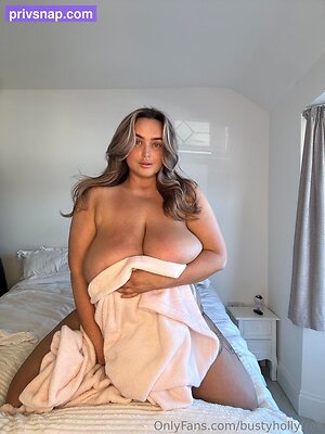 bustyhollyfree Nude Leaked Photo #24