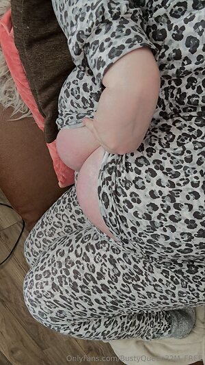 bustyqueen32m free Nude Leaked Photo #13