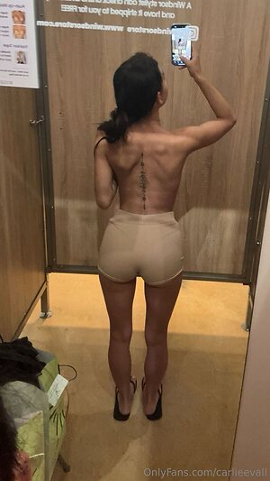 carlieevall Nude Leaked Photo #18