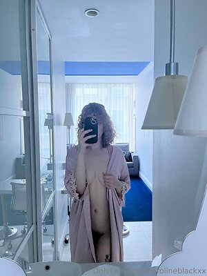 carolineblackxx Nude Leaked Photo #5