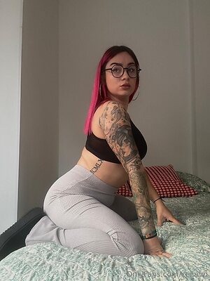 celiavb Nude Leaked Photo #34