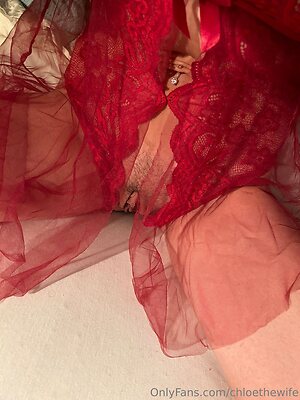 chloethewife Nude Leaked Photo #3