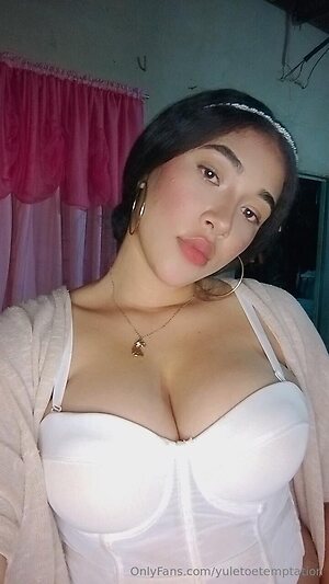 clar ruiz Nude Leaked Photo #6