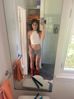 clownprincesskylie Nude Leaked Photo #3