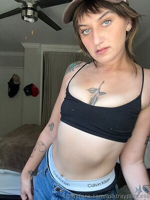 clownprincesskylie Nude Leaked Photo #9
