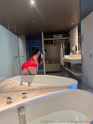 coritwerkhotfree Nude Leaked Photo #2