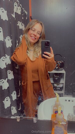 creepypeachesx Nude Leaked Photo #3