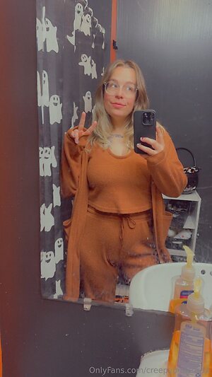 creepypeachesx Nude Leaked Photo #6