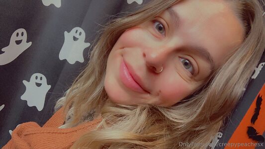 creepypeachesx Nude Leaked Photo #8