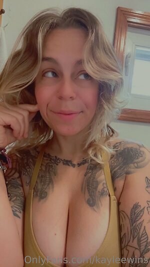 creepypeachesx Nude Leaked Photo #13